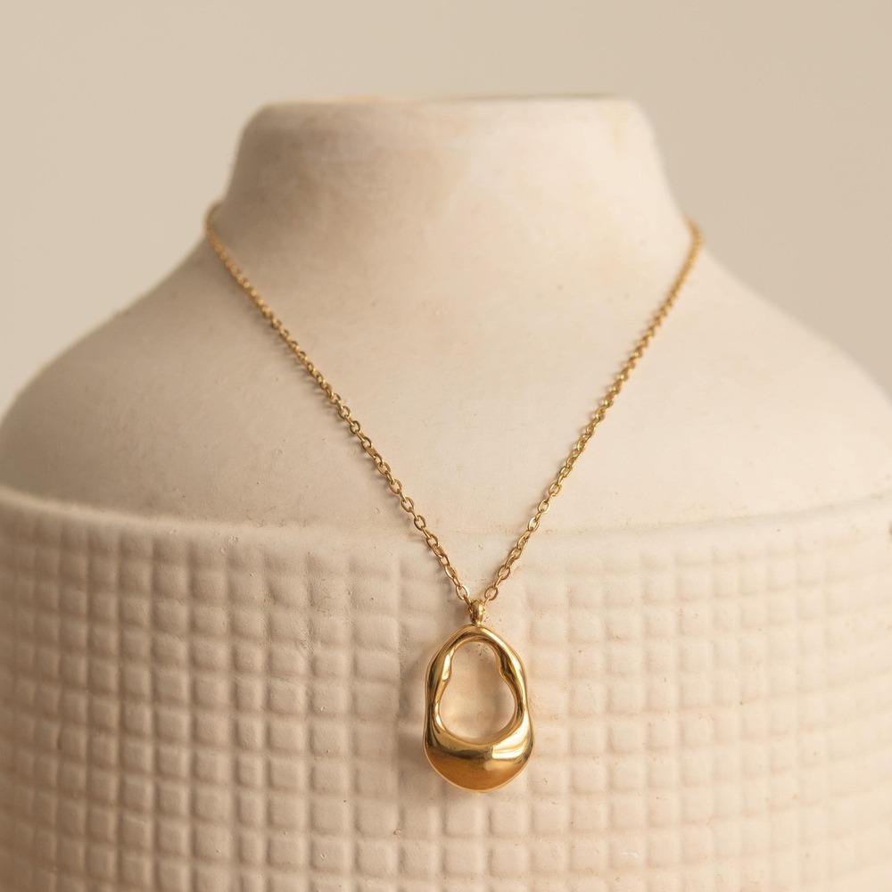18K Gold Oval Pendant Necklace: Water Resistant Stainless Steel